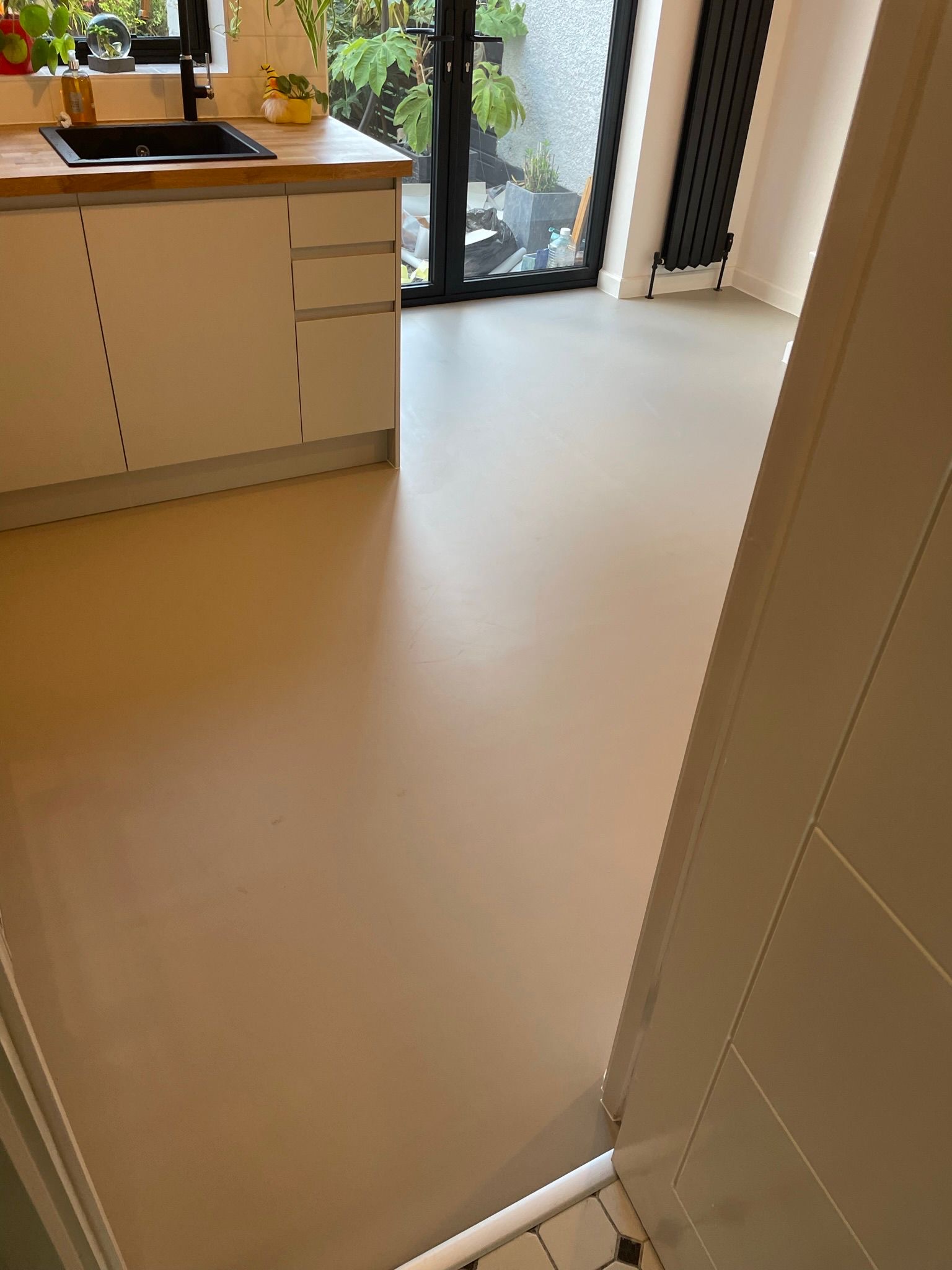 Stone-grey Colour Flooring installed in an open-plan kitchen-diner