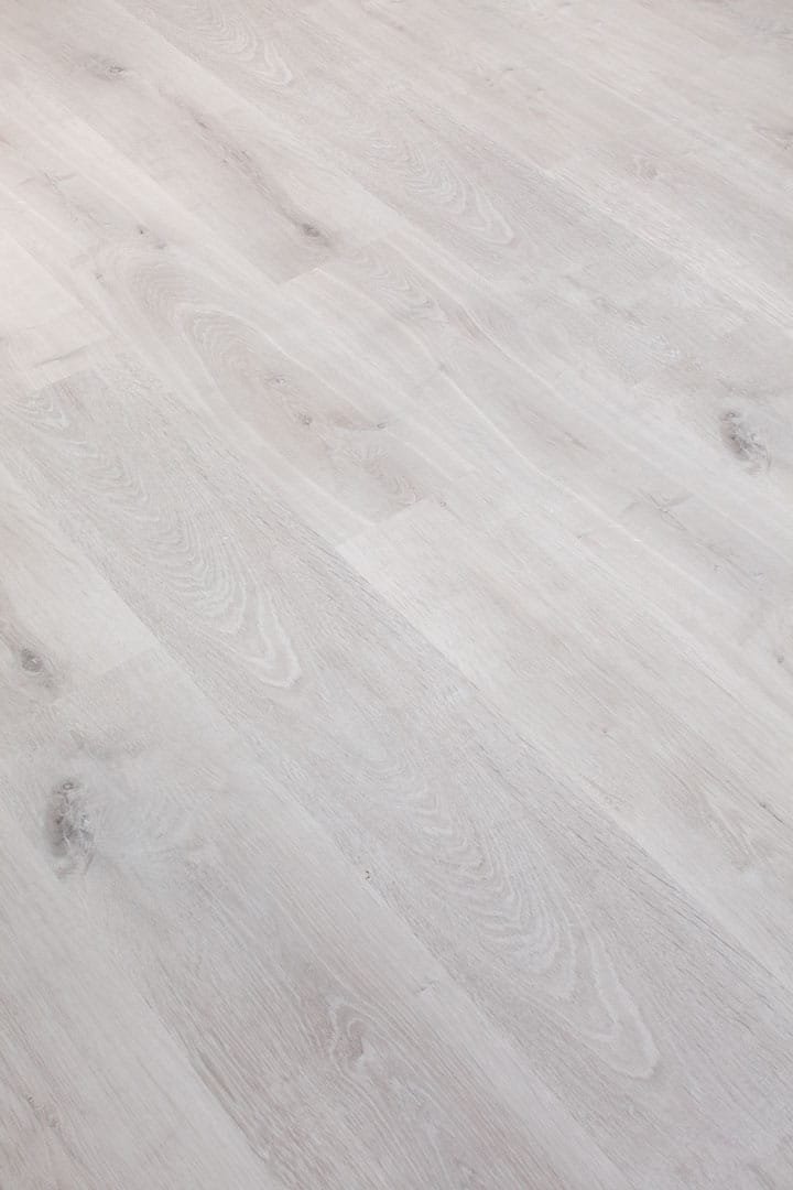 Calcic Oak laminate flooring swatch